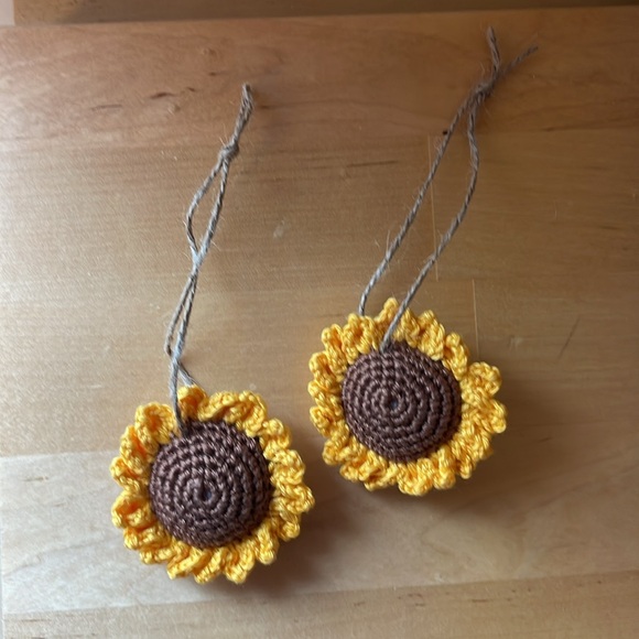 Free With Bundle Handcrafted Sunflower Ornaments Set Crochet Seasonal Decor - Picture 4 of 8
